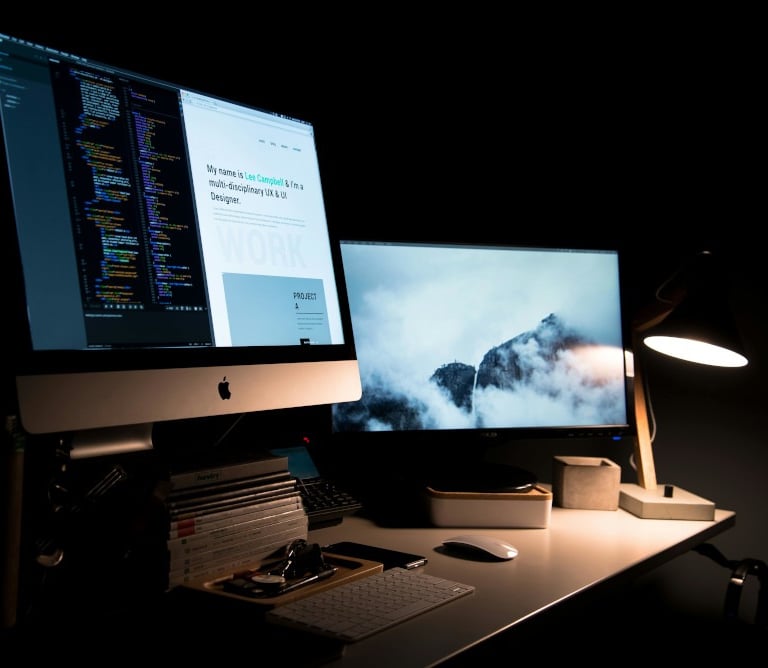a computer monitor screen showing a desktop computer monitor and a desktop computer