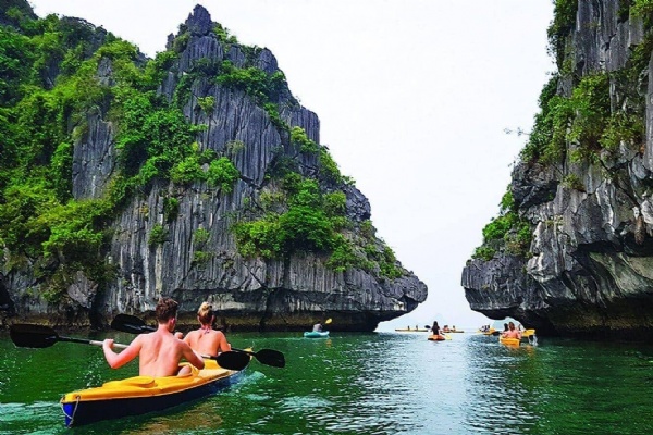 Kayake dans la baie d'halong