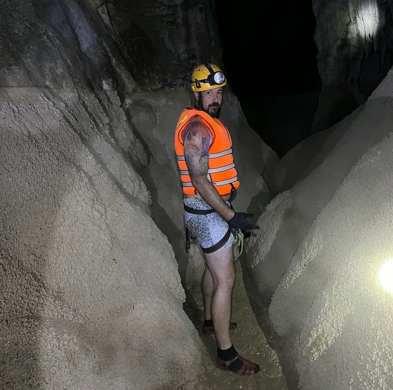 spéléologie dans la caverne de Ruc Mon à Phong Nha