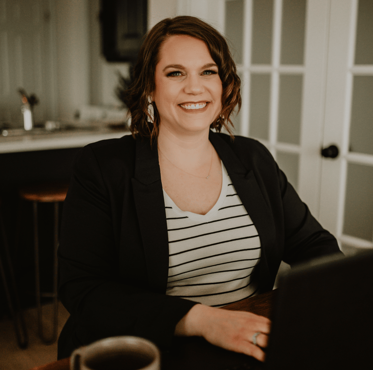 Marie‑Lyne Lussier, orthophoniste, dans son espace de travail