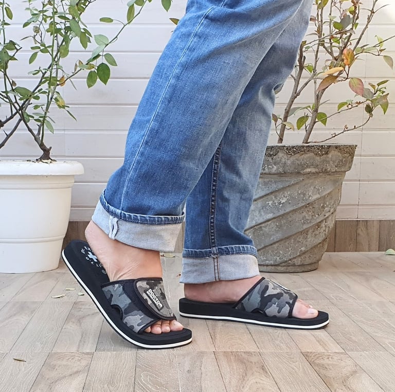 men's camo slider