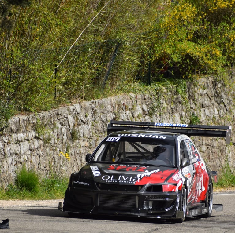 Mitsubishi Lancer préparée pour la course côte