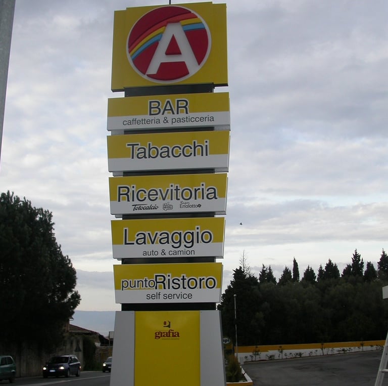 totem pubblicitario lavaggio