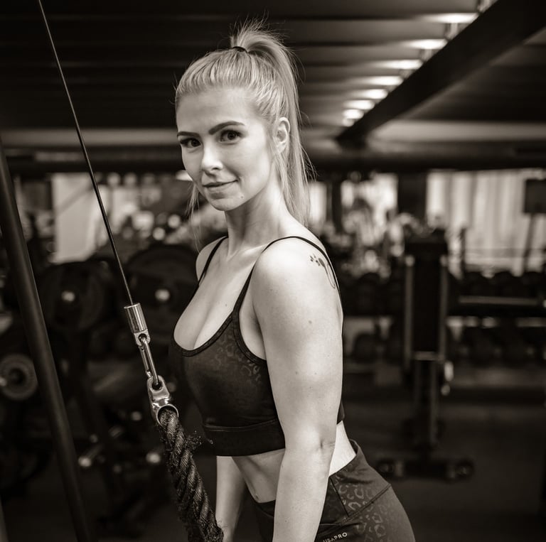 Personal Trainerin Bettina Neumann in Fitnessstudio