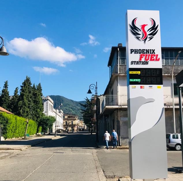 totem colonnina della benzina