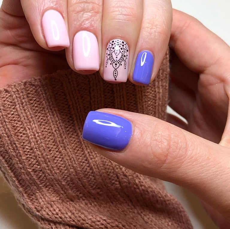 Klientei atliktas manikiūras su padengimu ir piešiniu