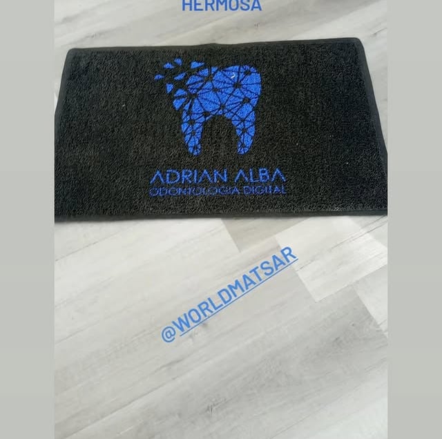 Felpudo personalizado con logo odontologia adrian