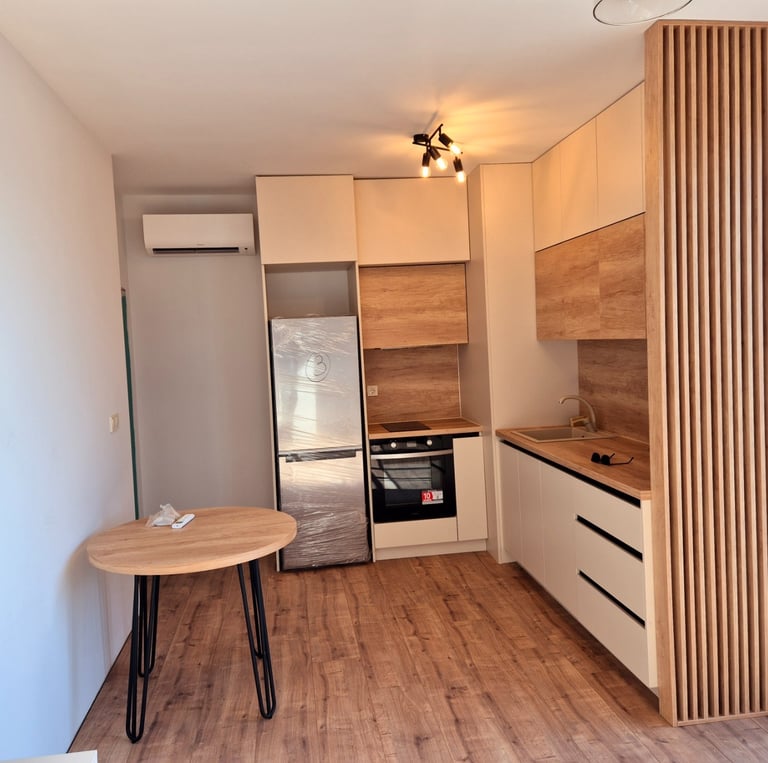 компактна кухня по поръчка за малък апартамент – реализиран проект BrosMebel