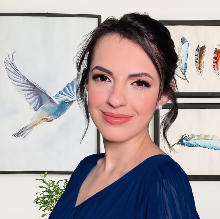 uma muler vestindo um vestido azul e quadros de pássaros no fundo