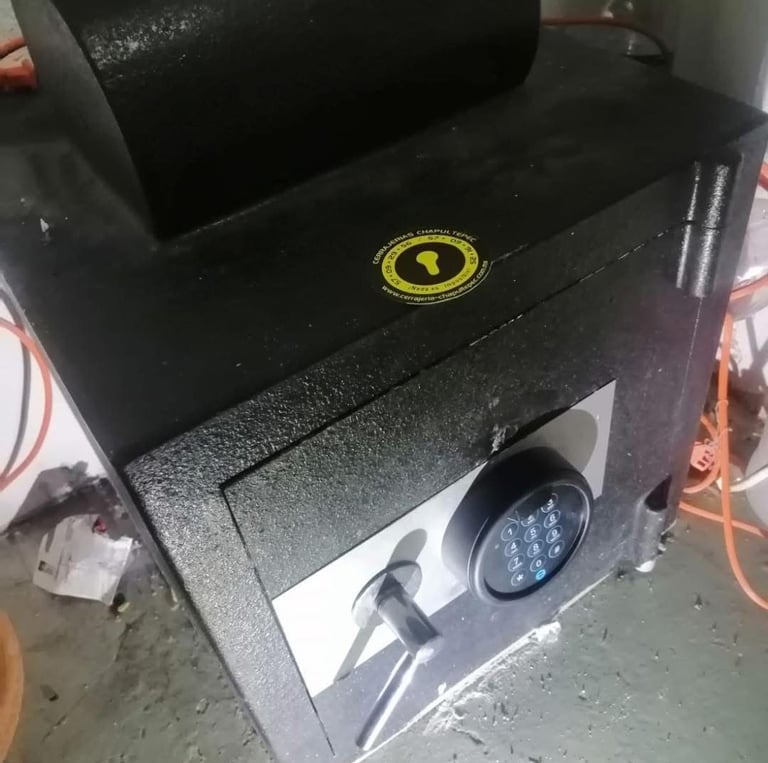 apertura y cambio de cerradura caja fuerte de tómbola