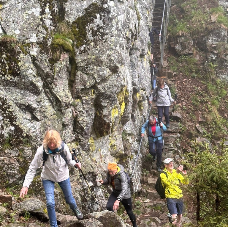passage randonneurs milieu alpestre Hirschsteine randonnée engagée
