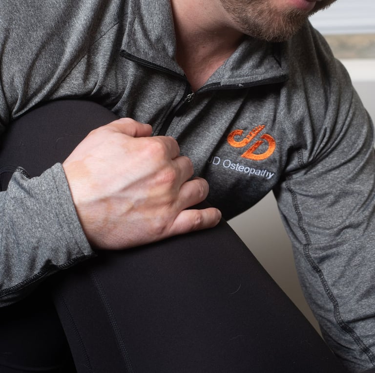 JD Osteopathy Treating hip and back pain using a leg