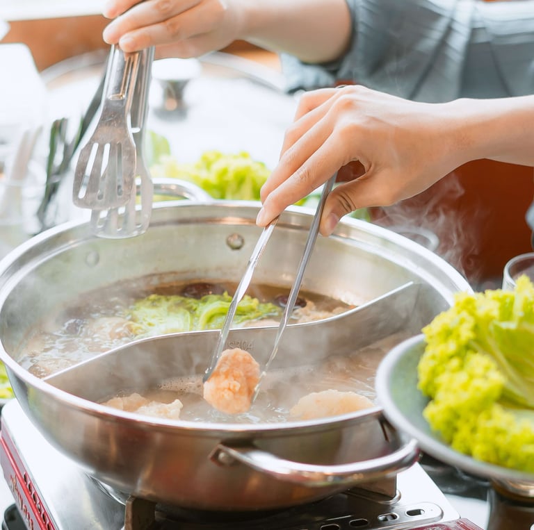 Menikmati Hotpot bersama keluarga besar di Cemara Hotpot