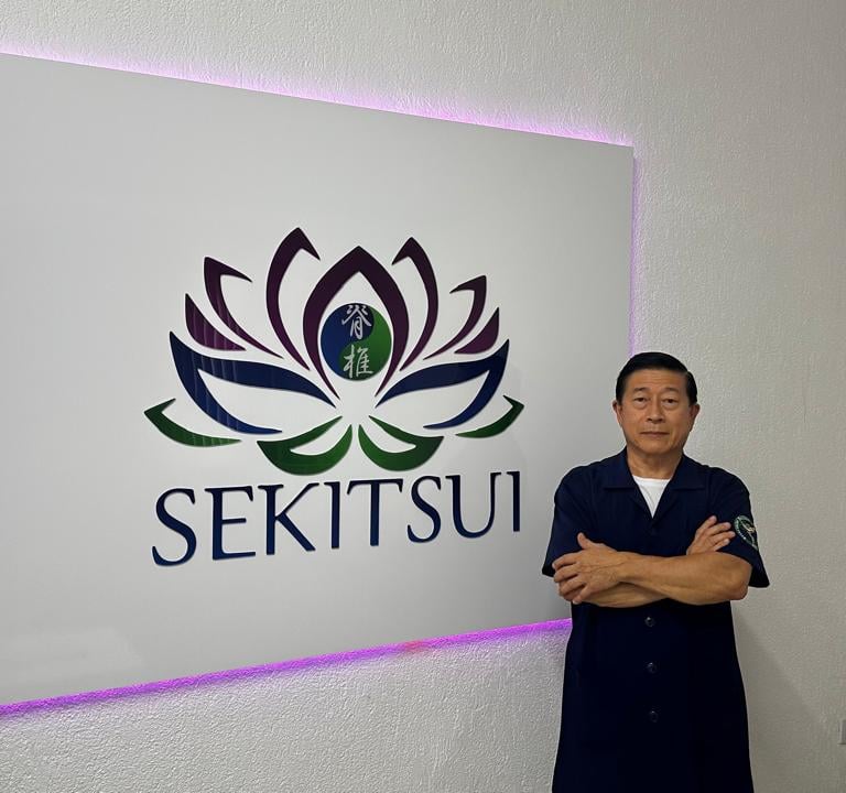 Osamu Ueda, fundador da Sekitsui, profissional com mais de 40 anos de experiência em quiropraxia.
