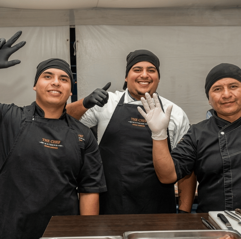 grupo de thechefcatering con el dueño