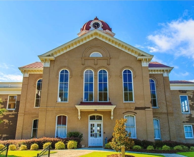 Image of the historic courthouse in Jefferson, GA