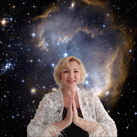 imagen de Svitlana Bytka con el fondo de cielo nocturno estrellado