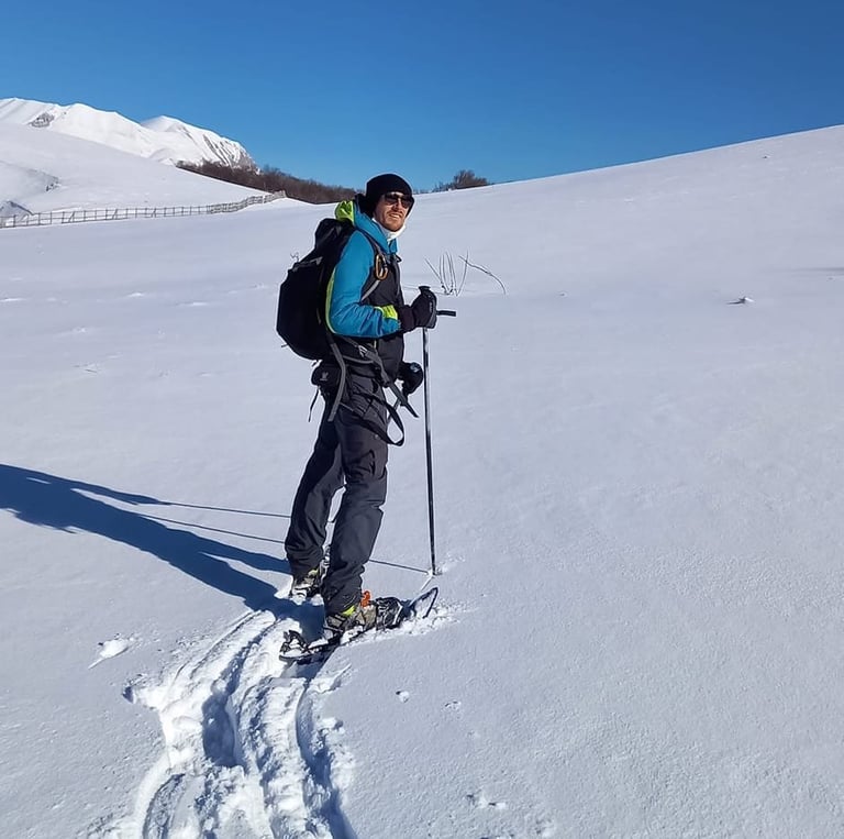 Foto di Bonazzoli Marco in ciaspole tra la neve dei Pantani di Accumoli 