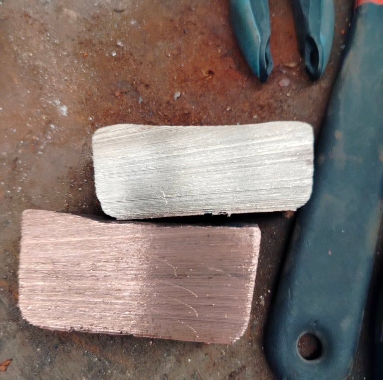 interior lingotes de bronce y cobre