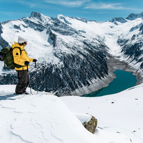 Skitour am Schlegeisstausee mit Blick auf die Zillertaler Alpen – Start am Hintertuxer Gletscher.