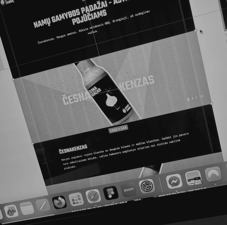 ryzha ikona ir fone kanda žandą tinklapio kūrimo procesas. matosi česnakenzas padažo paveiksliukas