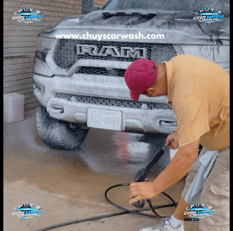 magen de un vehículo siendo lavado