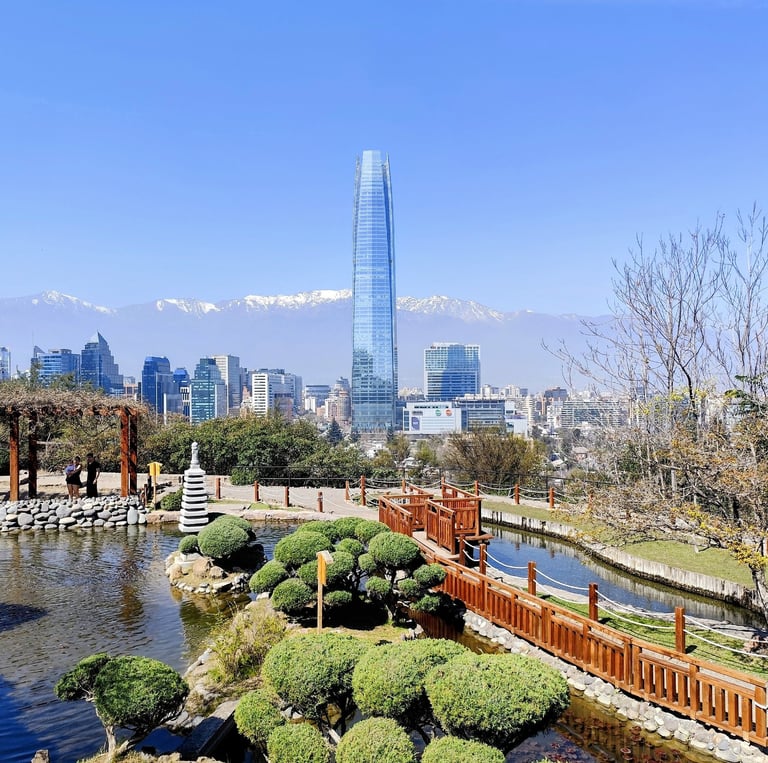 Exploración de Santiago aprendiendo idiomas en movimiento.