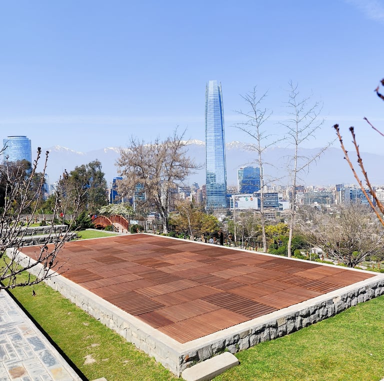 Alumno ampliando vocabulario de naturaleza y ciudad en cursos dinámicos de idiomas caminando