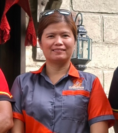 Officer-in-Charge Lyn Dagodog of Dumaguete Pest Control overseeing professional pest control service