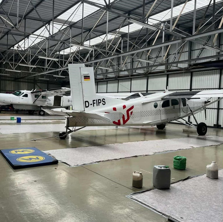 les 2 avions du centre de parachutisme de Péronne
