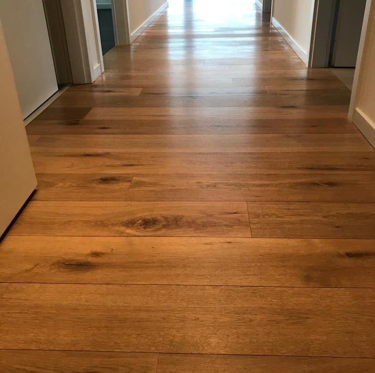 Ponçage de parquet par DG Services - rénovation professionnelle pour sols en bois en Suisse romande