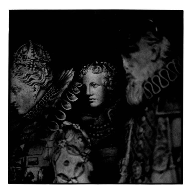 Black and white picture of three sculptures. Author: Slawek Dejneka