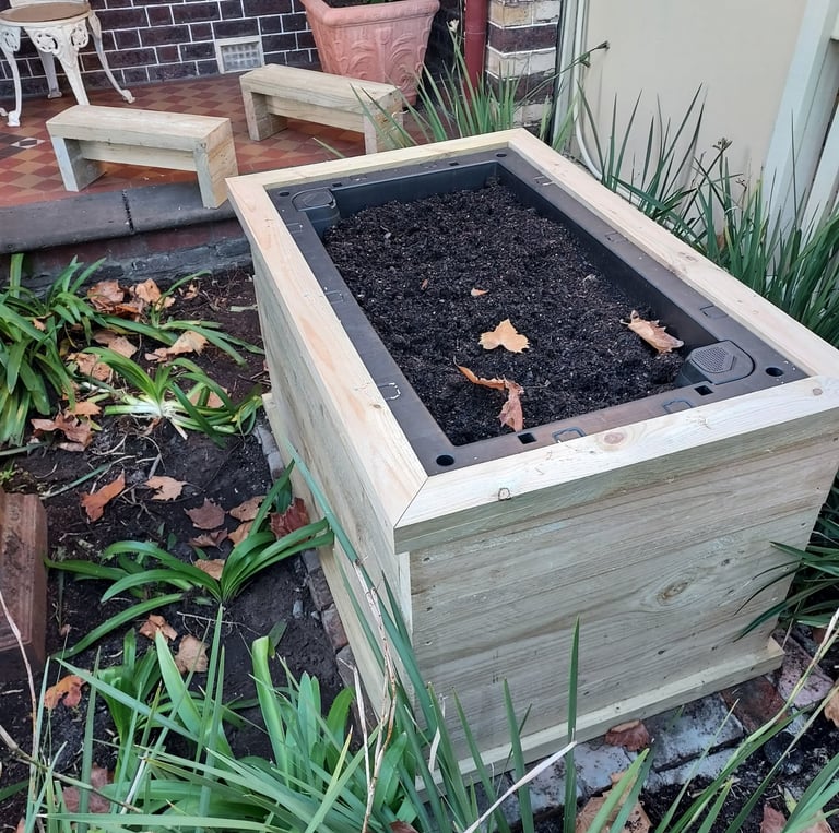 Foodcube Slim with Veggiecube Sleeper Surround, including gardening stools