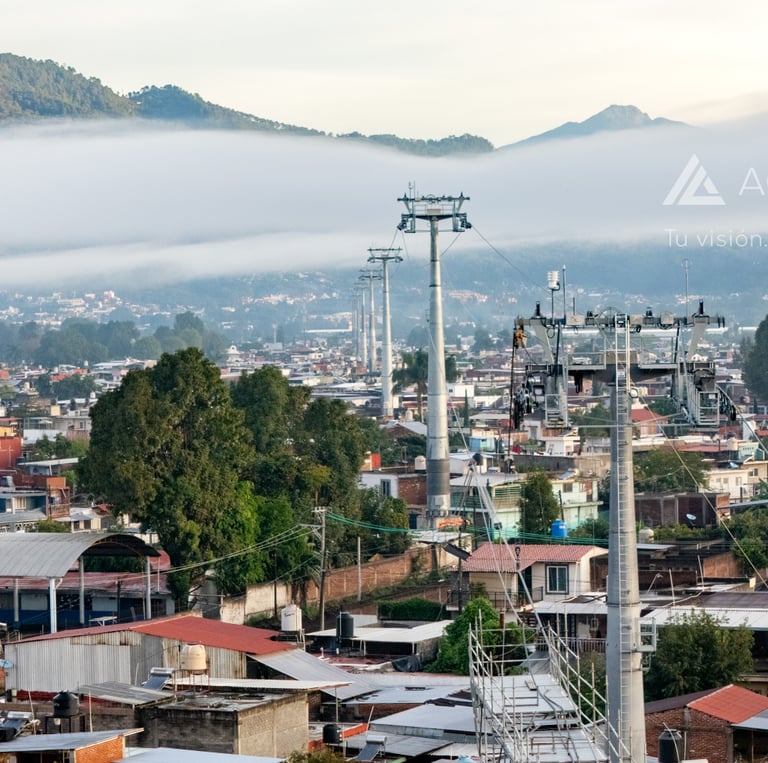 Imagen de dron de la construccion del teleferico de Uruapan