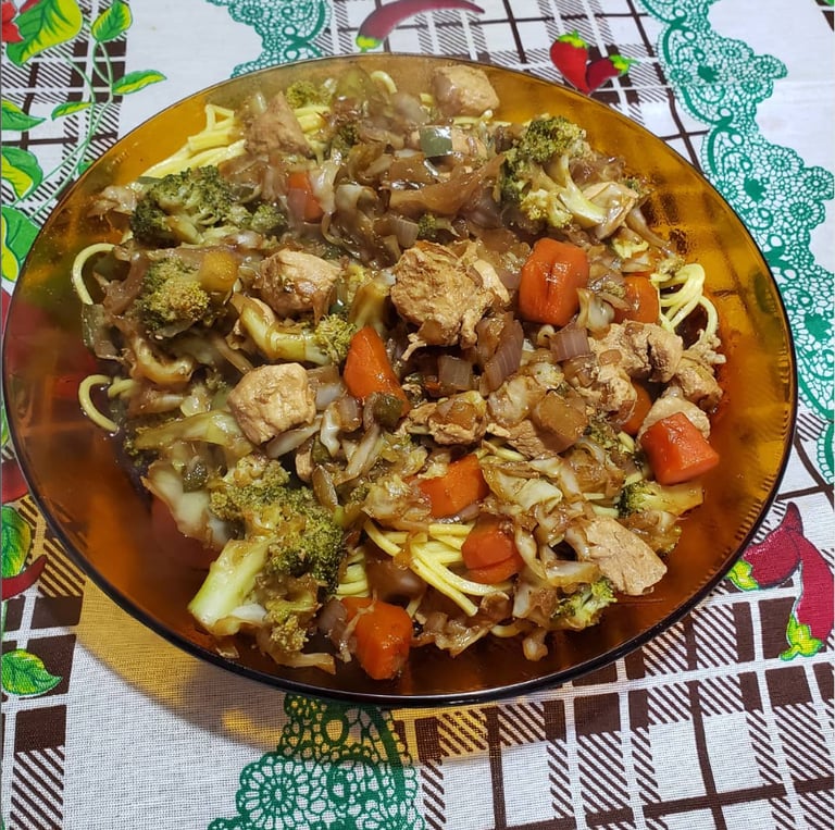 Yakissoba caseira de Frango