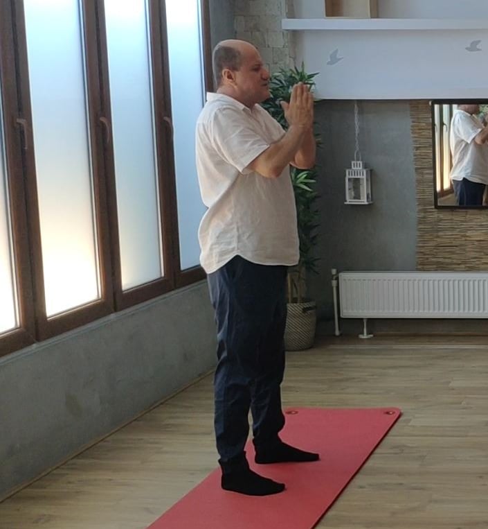 Eugen Mirtz preda tehnica yoga la Centrul Alchimia Vietii din bucuresti