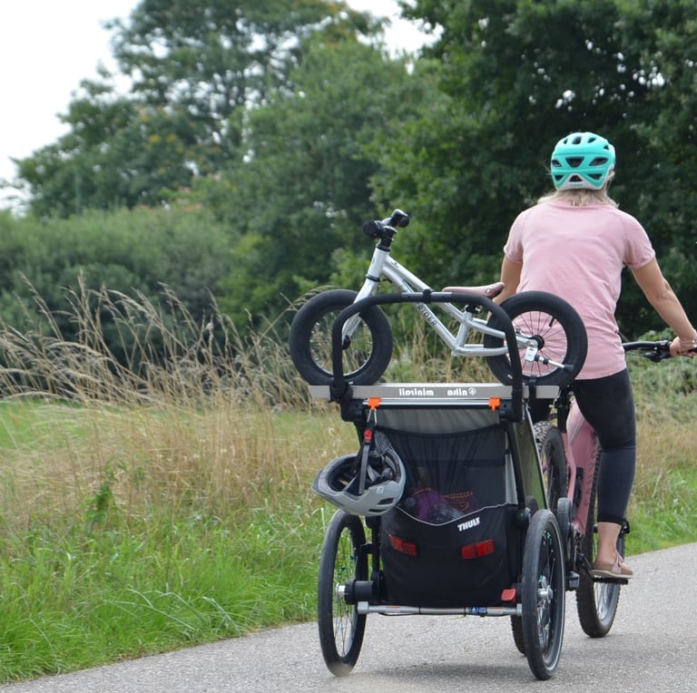 Thule-Fahrradanhaenger-Laufrad-Kinderfahrrad-Befestigung-Halterung-Spazieren-Woom-Early Rider-Pucky