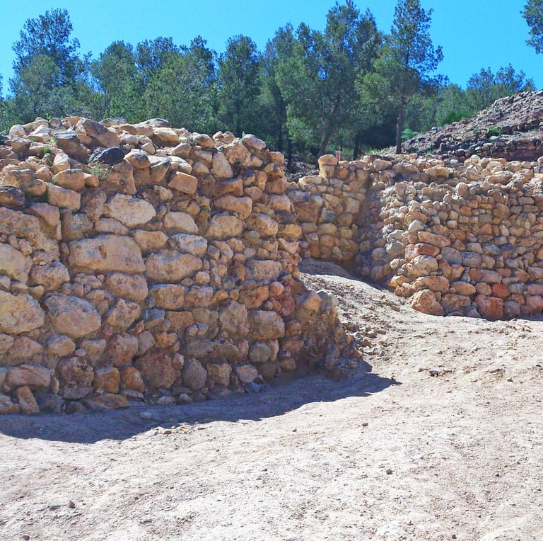 Murallas de La bastida, yacimiento argárico (Totana, Murcia)