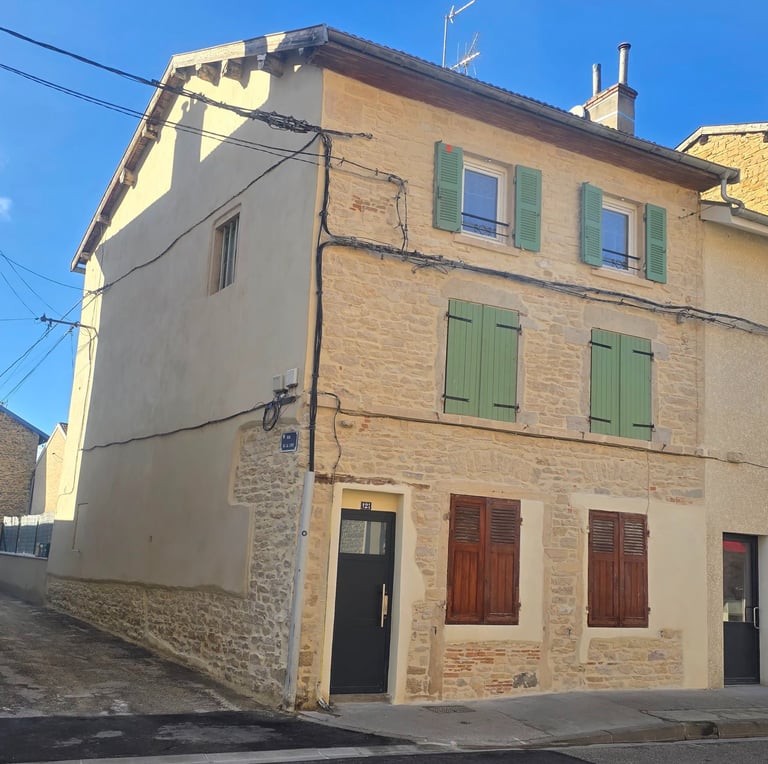 Ravalement de façade après travaux à Bourgoin-Jallieu par Civan Frères Façades