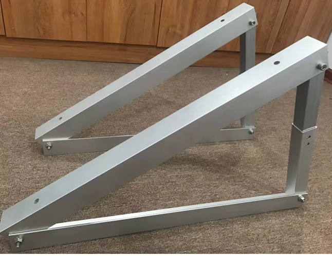 Adjustable tilt triangle mounting rack