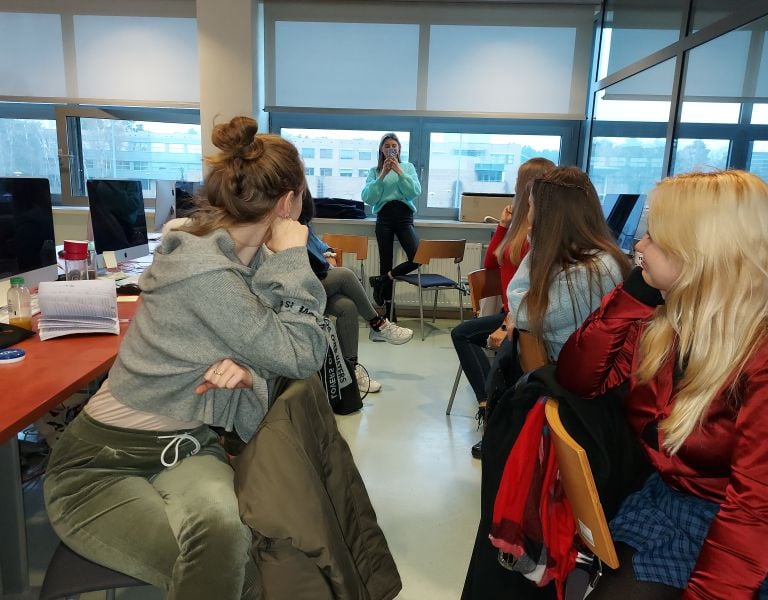 Uczestniczki wykładu digital marketingowego Leszka Nowaka