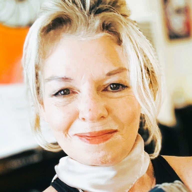 Intuitive psychic tarot reader Los Angeles In-Person & Online by Maya Britan
