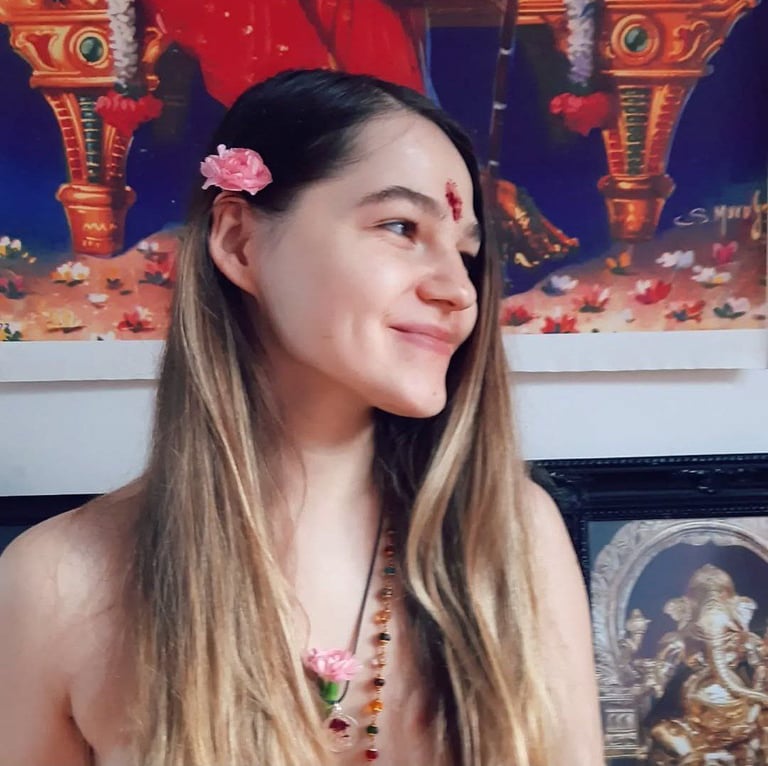 Ksenia Abrosimova in Kamakshi Petam Netherlands