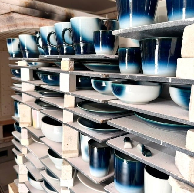 Ensemble de vaisselle en céramique japonaise Tobe Yaki de la collection Yoshua Blue