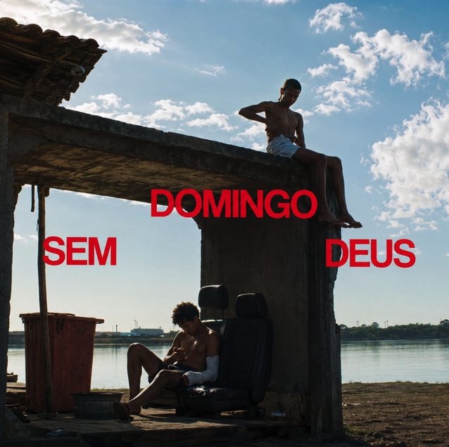 AR Baby no videoclipe Domingo Sem Deus, primeiro lançamento do álbum Mestiço