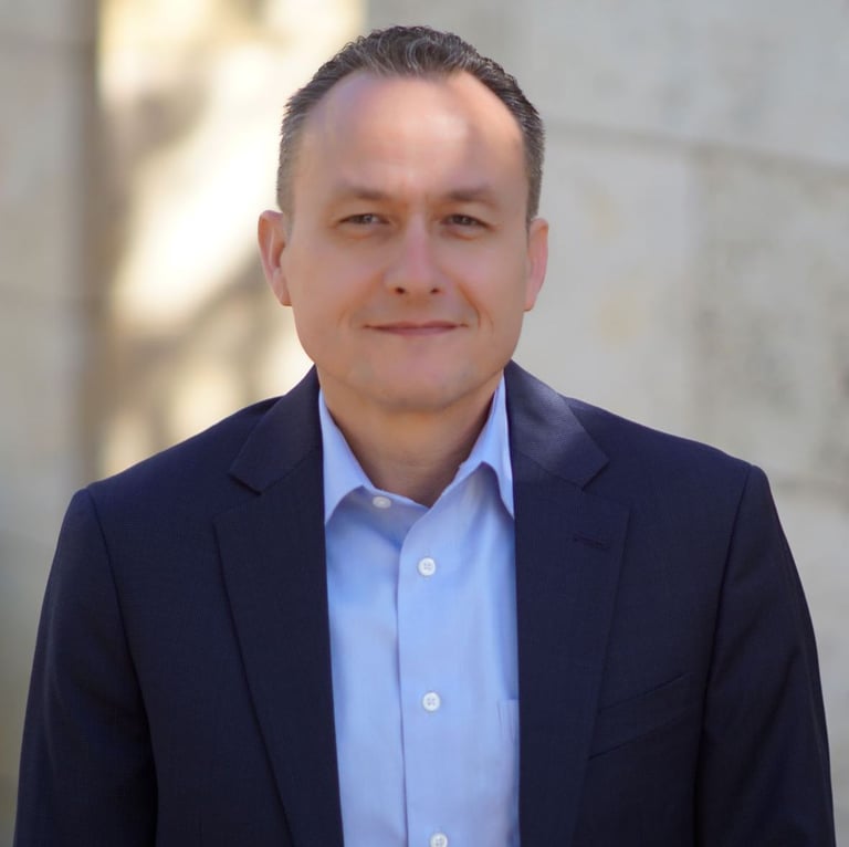 Headshot of Sascha Vetter, founder of Atypical Insights and AI ROI consultant