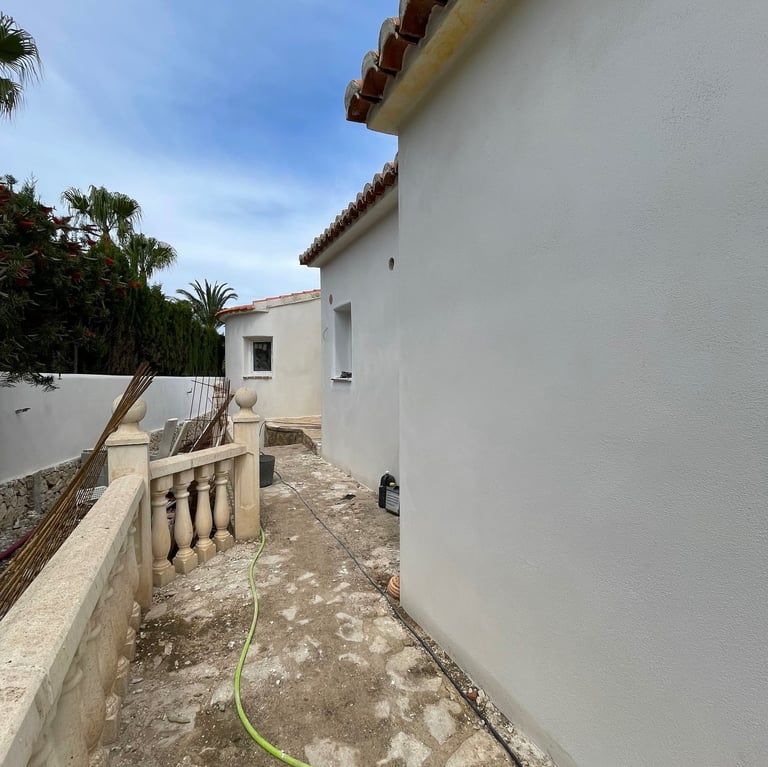 Rehabilitación de fachada con pintura de alta calidad en Javea y alrededores
