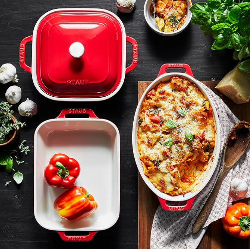 Non-toxic ceramic bakeware and glass baking dishes for PFAS-free roasting