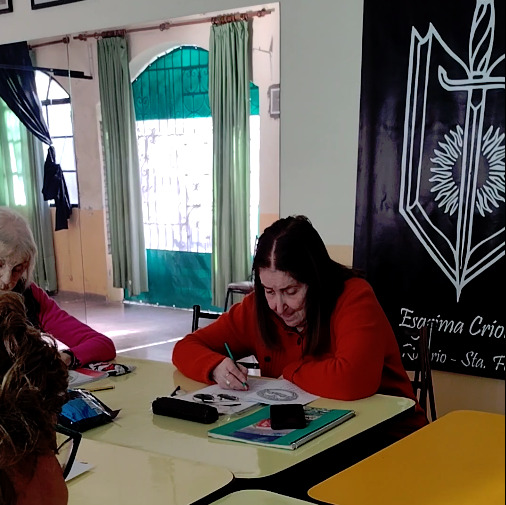 Los talleres de MNEMOS están diseñados para crear comunidad