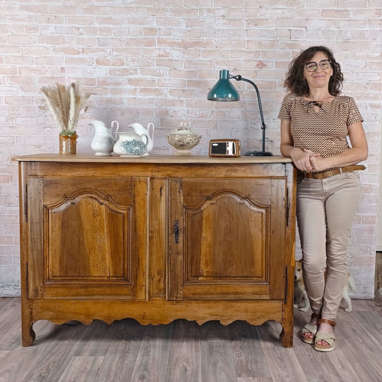 Buffet périgourdin restauré dans l'atelier Les Brocs de Phanie